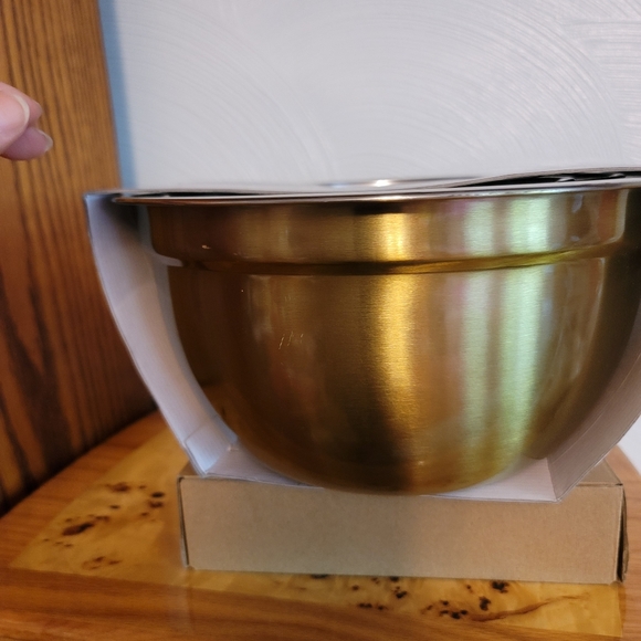 NWOT. Hoan Stainless Steel Gold Mixing Bowls. Set of 3. (552) - Picture 2 of 5